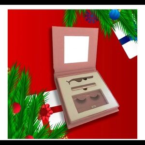 Brand new, vassi store. It looks like natural lashes.